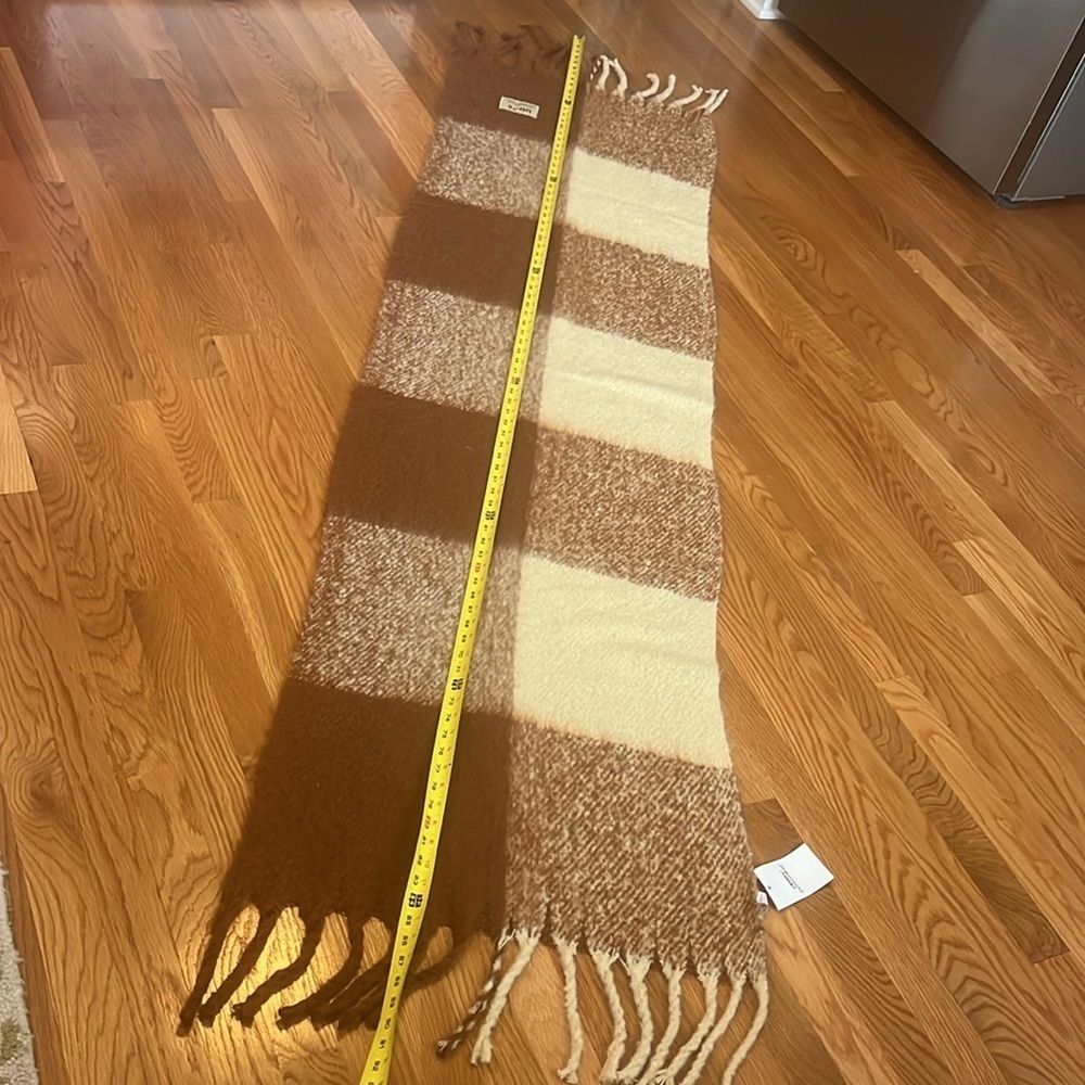 Urban Outfitters Fuzzy Blanket Scarf Wrap Brown Cream  NWT - Picture 5 of 10